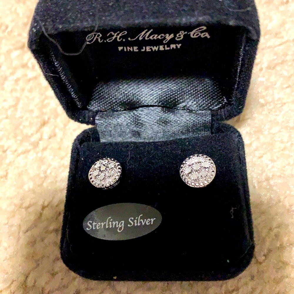 COPY - Diamond Cluster Stud Earrings (1/10 ct. t.w.)